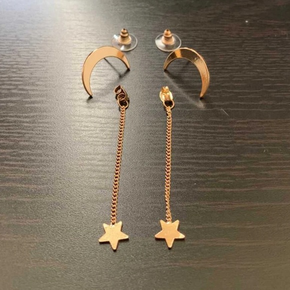 🌙 Celestial Moon Dangle Earrings 🌙 - Picture 3 of 3